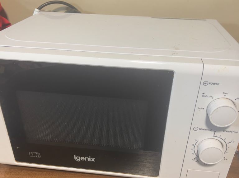 Igenix White Microwave Oven - Good Condition