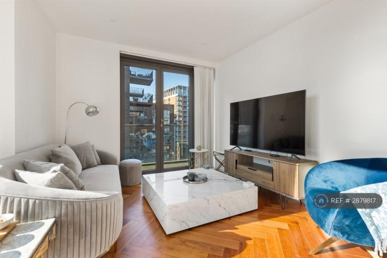 2 bedroom flat in New Union Square, London, SW11 (2 bed) (#2879817)