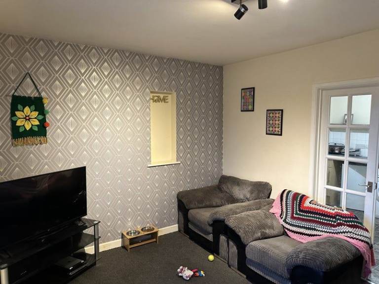 Large First Floor One Bedroom Flat