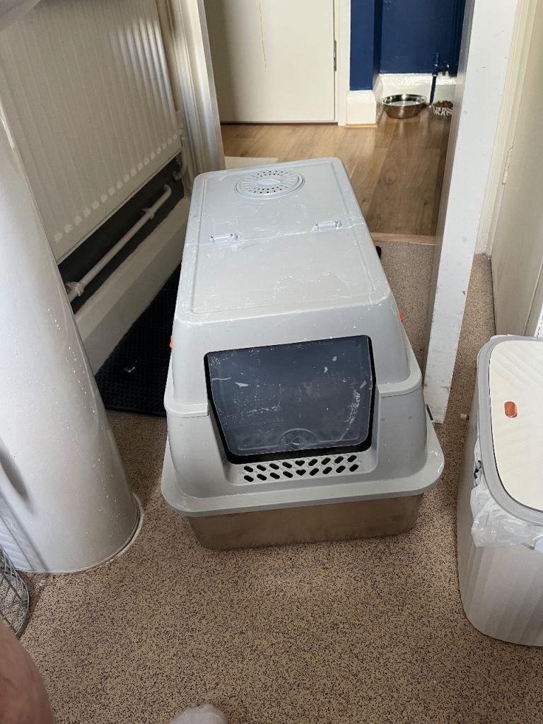 Cat litter tray 