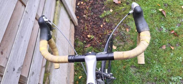 Road bike Bianchi 23in wheels 