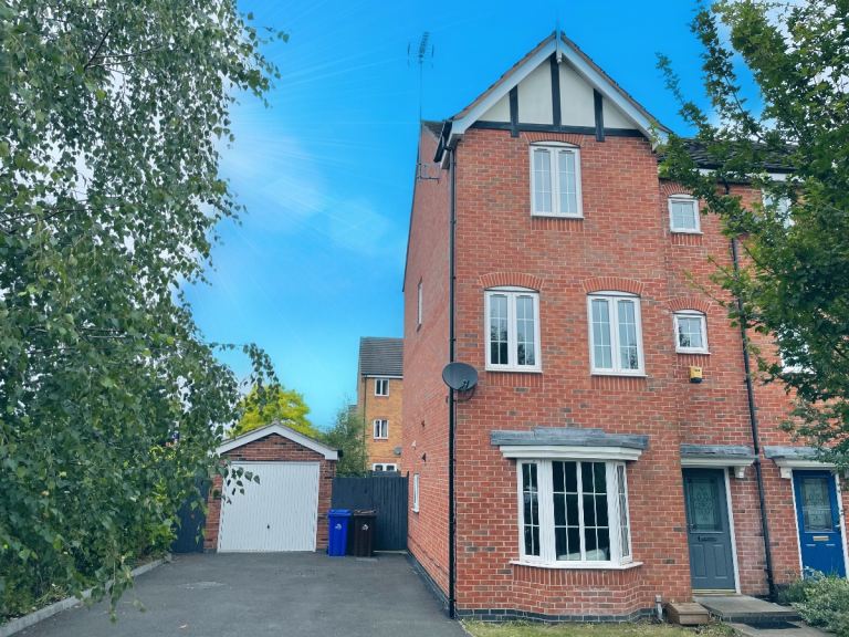 6 bedroom house in Godwin Way, Stoke-on-Trent, Staffordshire, ST4 6JS
