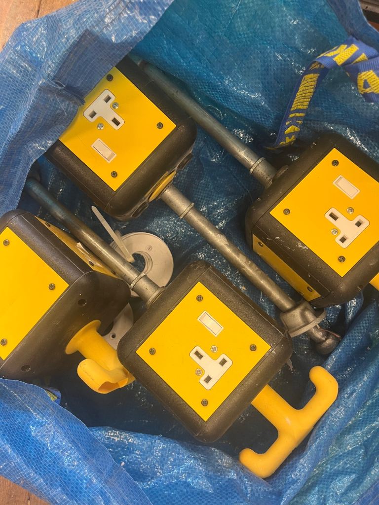 Hangman brackets 