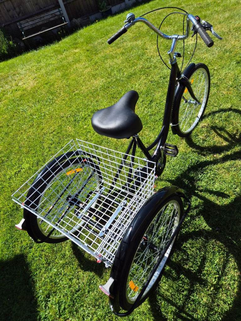 24 Inch Tricycle for Adult, 8 Speed Cruiser Bike, Cargo Trike - in excellent condition