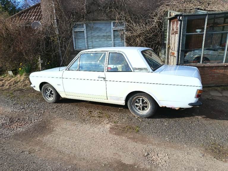 Ford cortina