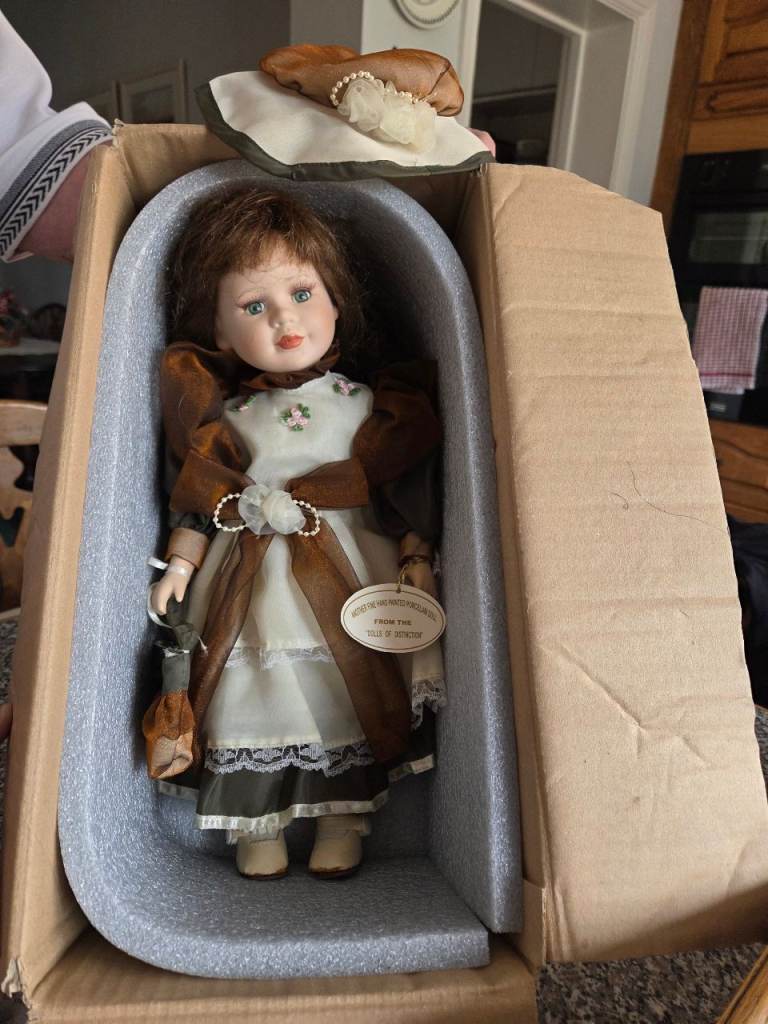 Dolls of Distinction Porcelain Doll in Original Box – As Good As New
