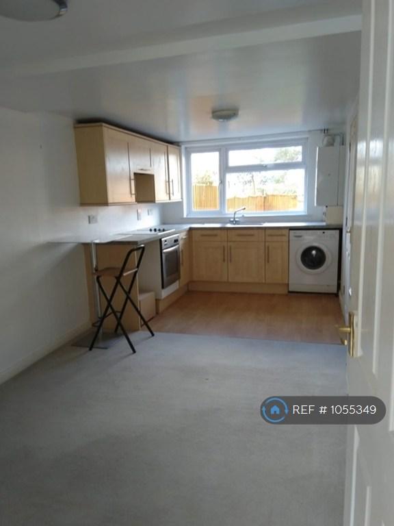 1 bedroom flat in Windsor, Windsor, SL4 (1 bed) (#1055349)