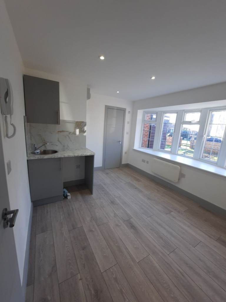 HMO Studio Flat – Hillingdon Area - UB7 9DU – DSS Welcome (35+)
