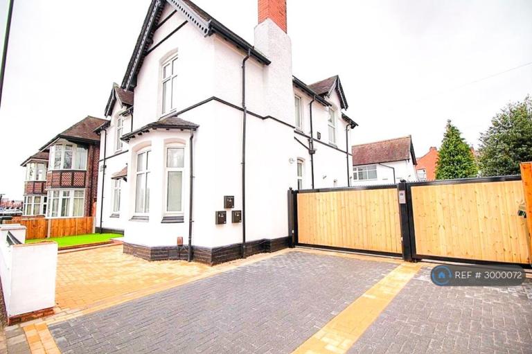2 bedroom flat in Binley Road, Coventry, CV3 (2 bed) (#3000072)
