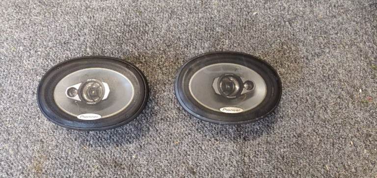 Pioneer 250 watt 6X9 inch speakers 