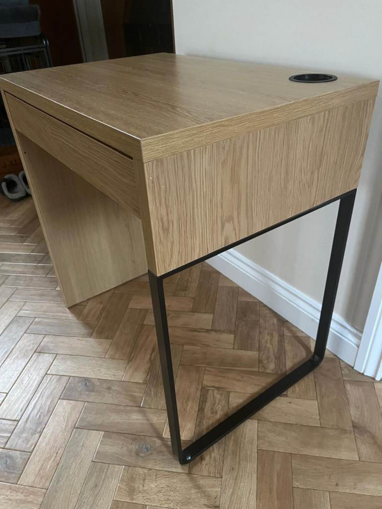  Desk and side drawer unit 