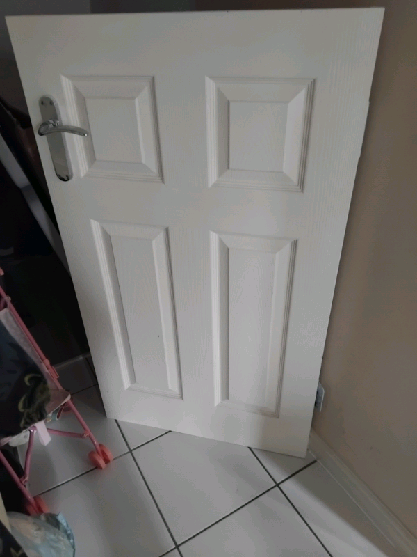 WHITE MOULDED GRAINED VICTORIAN 3/4 PANEL DOOR