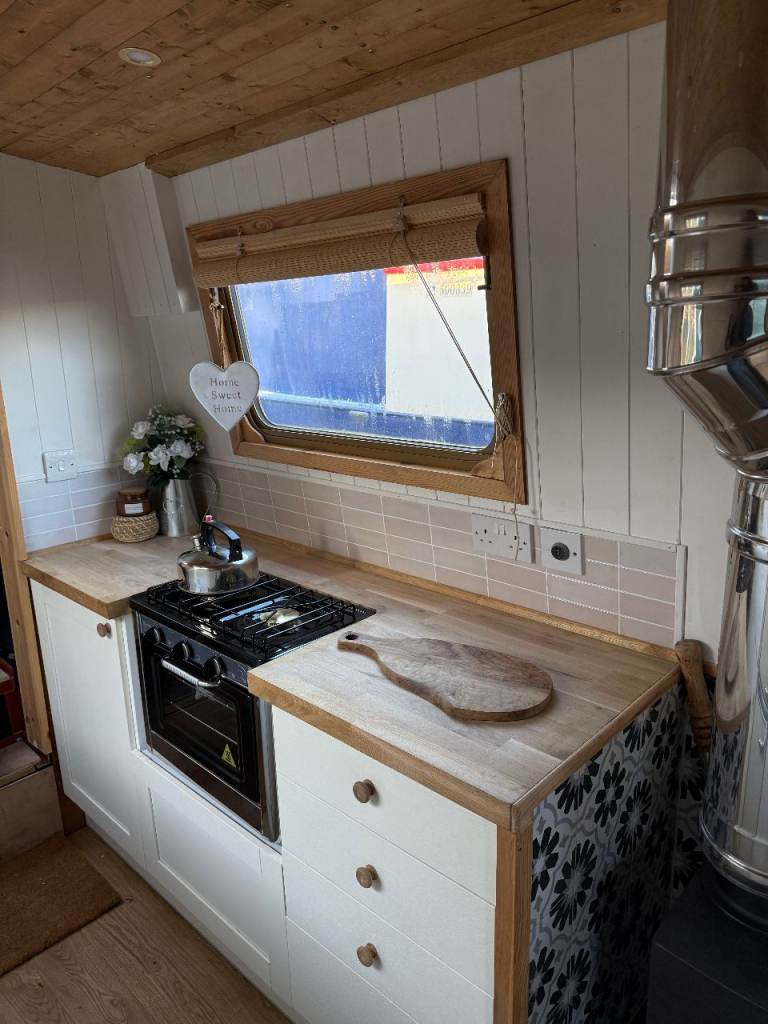 45ft Narrowboat – Fully Renovated – Modern Interior