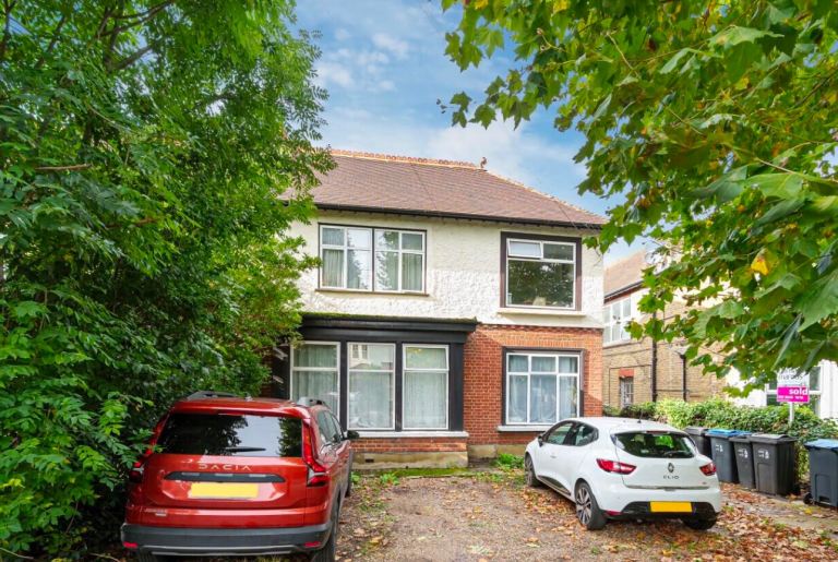 Room in Mitcham – £650 inc Bills