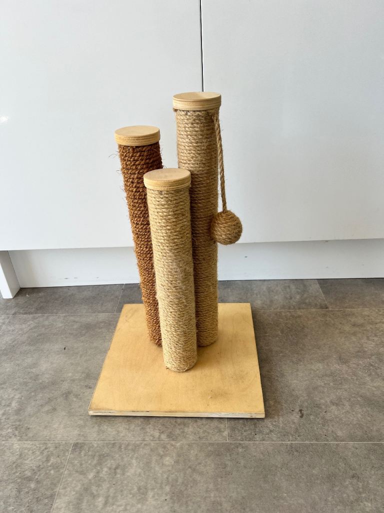 Willow’s Seat & Play Cat Scrarching Post Trio
