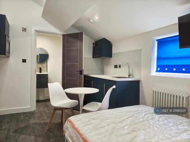 Studio flat in Holyhead Road, Bangor, LL57 (#2568507)