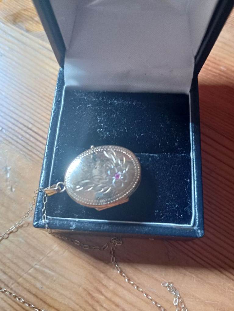 Gold 9 ct necklace with locket 