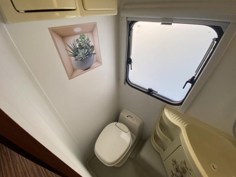 2013 ADRIA ALTEA TRENT 4 BERTH LUXURY TOURING CARAVAN