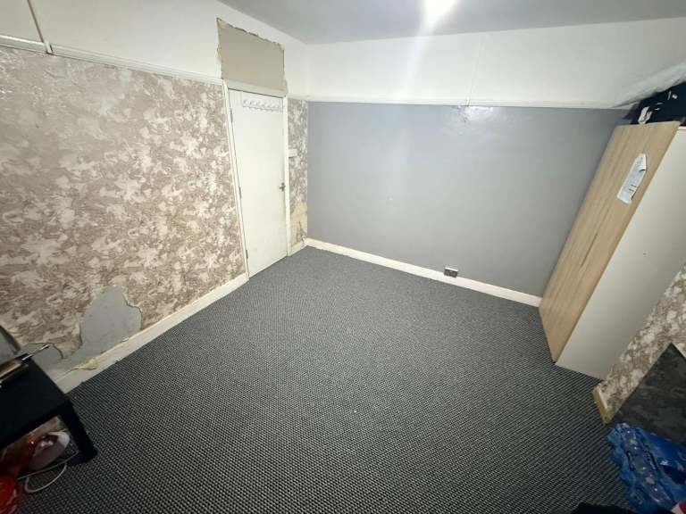 image for Spacious Room to Rent in Hornchurch RM12 – £900 PCM  Male Tenants 