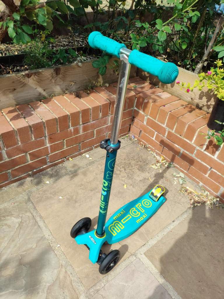 Maxi Micro Scooter – Good Condition, Blue