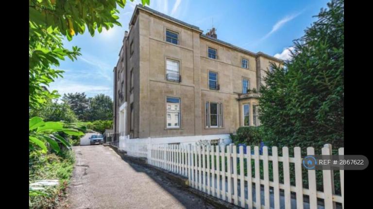 2 bedroom flat in Pembroke Road, Clifton, Bristol, BS8 (2 bed) (#2867622)