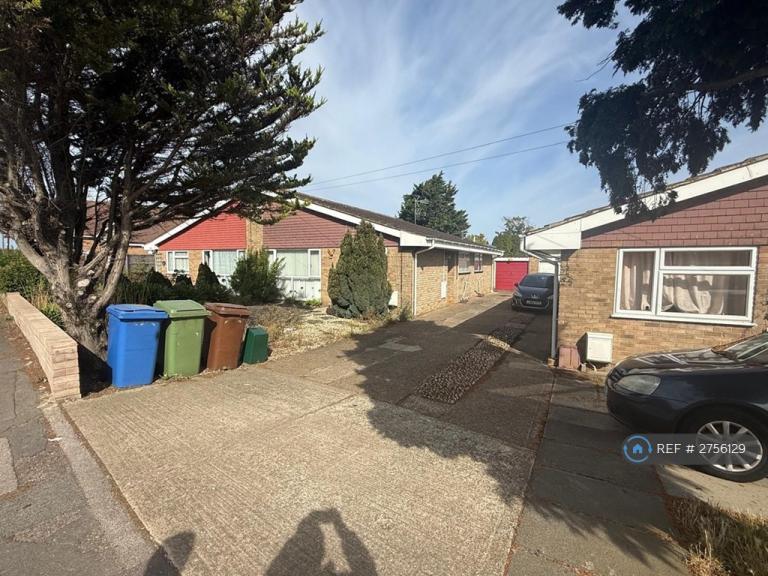 3 bedroom house in Leysdown Road, Leysdown-On-Sea, Sheerness, ME12 (3 bed) (#2756129)