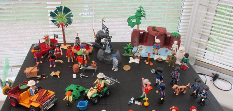 PLAYMOBIL.Pirates-boat,raft,Egyptian Explorer-mummy,rocks,treasure,Police&robber.Jungle Explorer