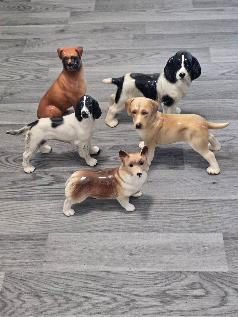 Dogs Pottery figures x 5 no damage 