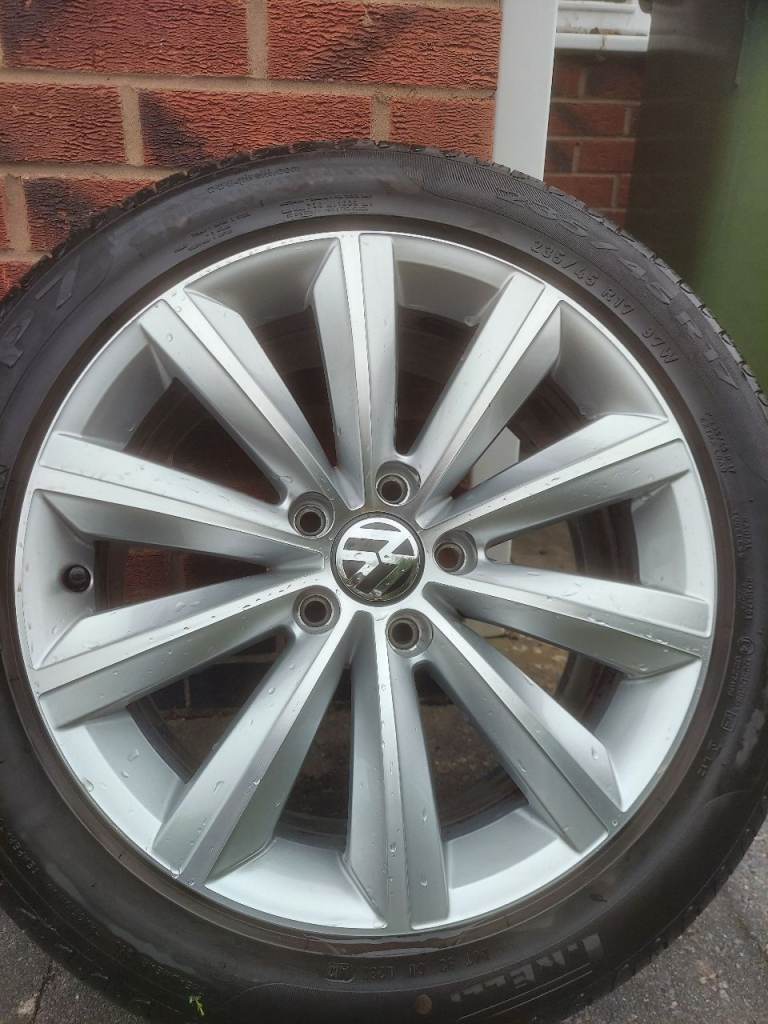 Immacualte VW Sao Paulo 17 inch Aloy Wheel & Tyre