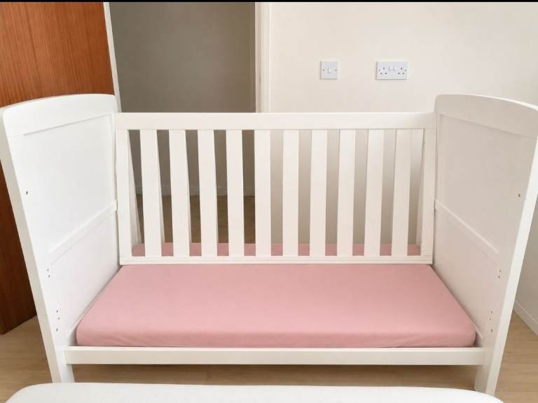White Wooden Cot Bed with Mattress – Good Condition