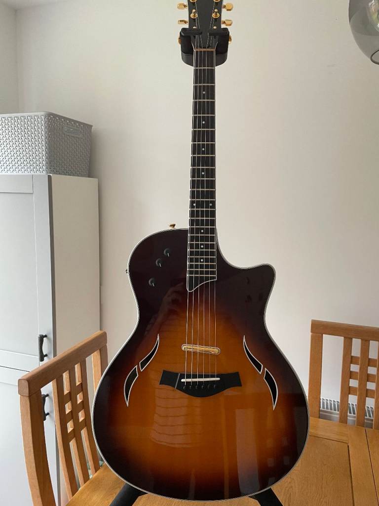 Taylor T5 2005 Electric Acoustic Guitar. Price Drop. £1000 Re-listed