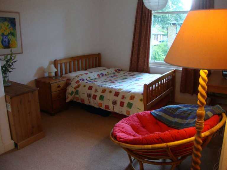 Large double bedroom in vegetarian flatshare