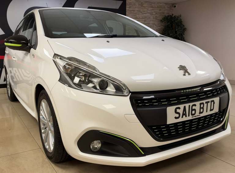 2016 Peugeot 208 1.2 PureTech XS Lime Hatchback 5dr Petrol Manual Euro 6 (82 ps) Hatchback Petrol...