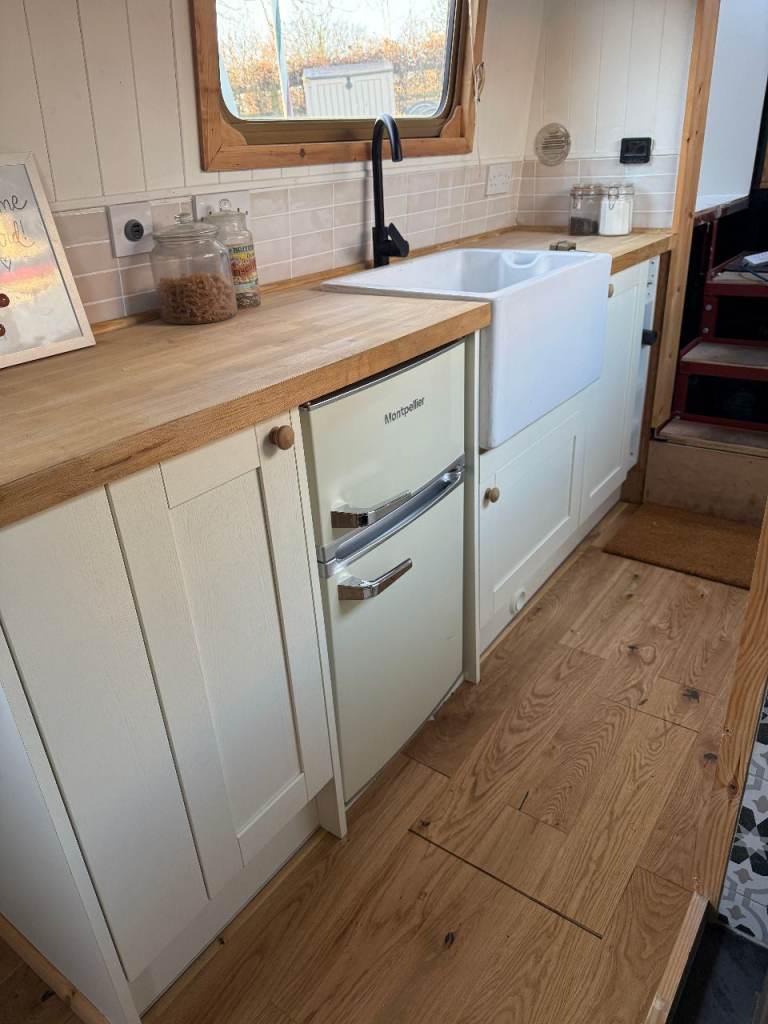 45ft Narrowboat – Fully Renovated – Modern Interior