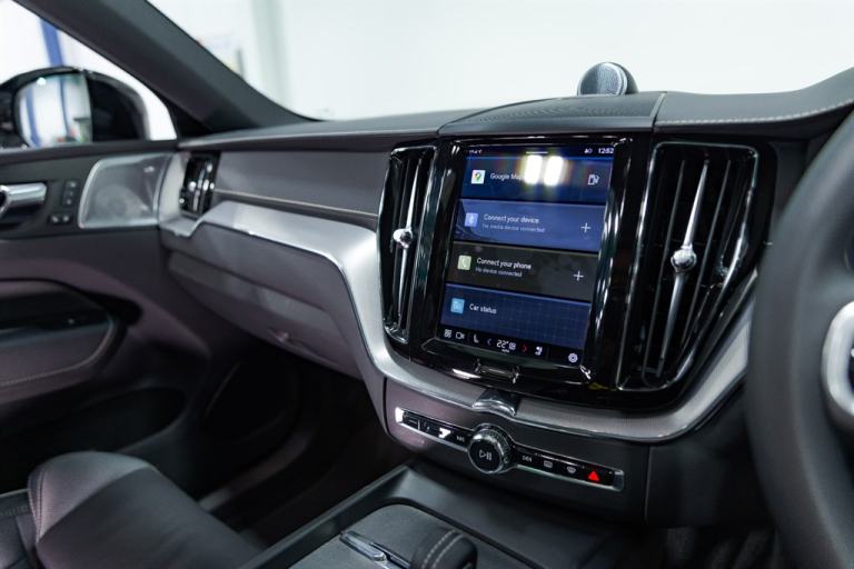 2022 Volvo XC60 2.0 B4D R DESIGN Pro 5dr AWD Geartronic ESTATE DIESEL Automatic