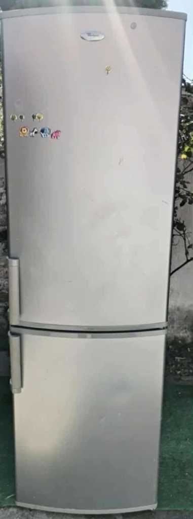 Whirlpool Fridge Freezer – Silver, can deliver