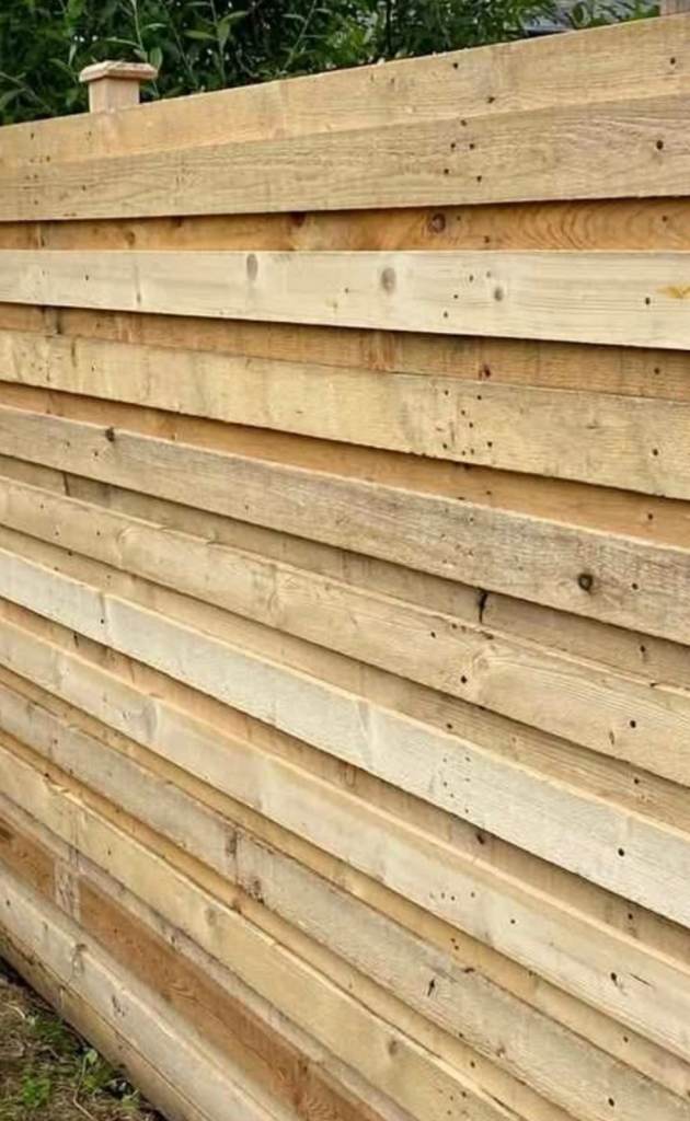 Horizontal fencing – Good Condition