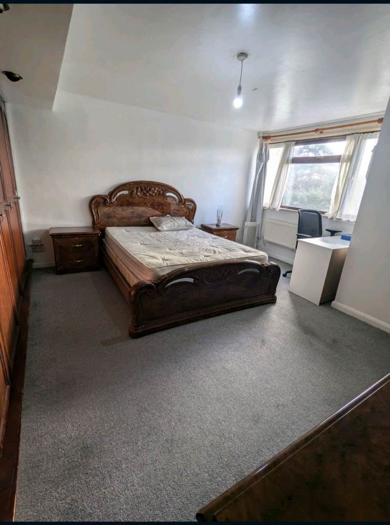 Large double room with en-suite 