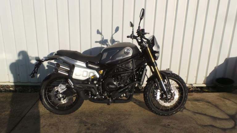 2025 Benelli Leoncino Trail 0 Naked 