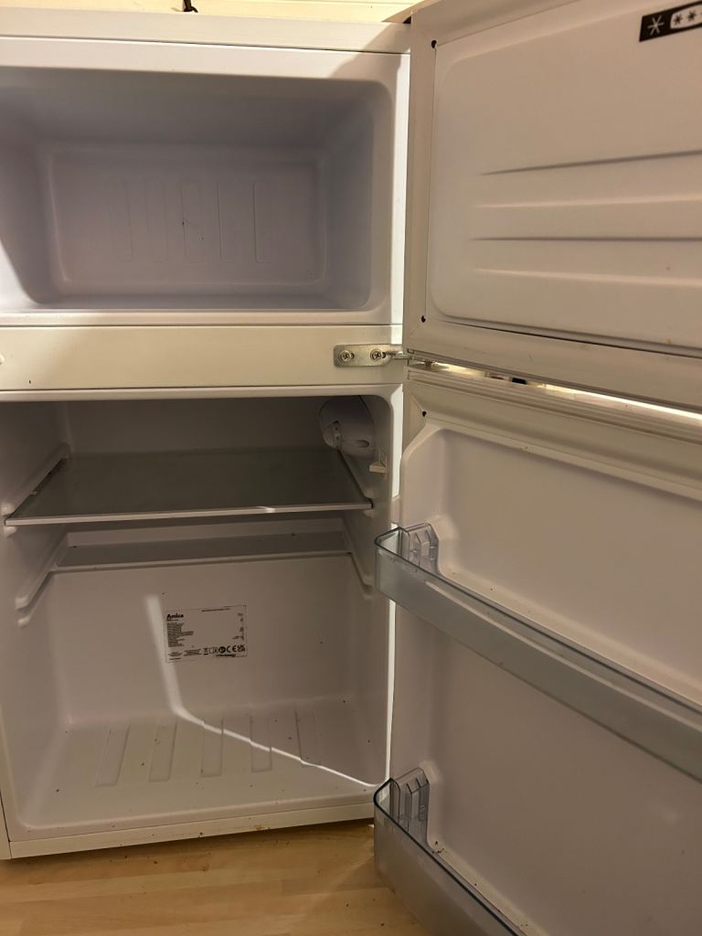Worktop fridge freezer