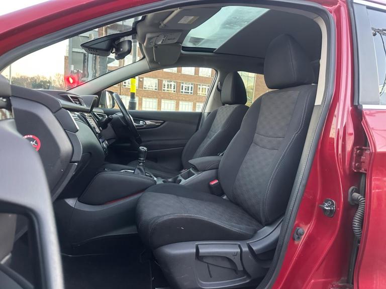 2015 Nissan Qashqai 1.2 DiG-T N-Tec+ 5dr HATCHBACK PETROL Manual
