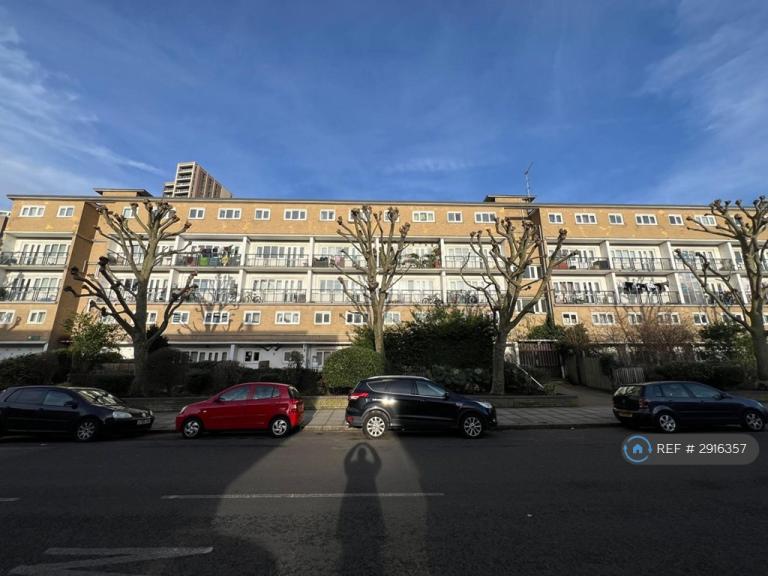 3 bedroom flat in Skeggs House, London, E14 (3 bed) (#2916357)