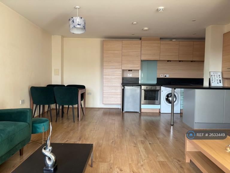 1 bedroom flat in Bush House, London, SE18 (1 bed) (#2633449)