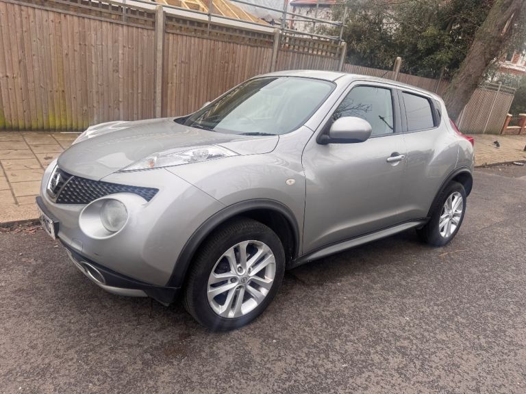Nissan Juke 1.6 petrol. MOT till  December. Ulze free. Full service history 