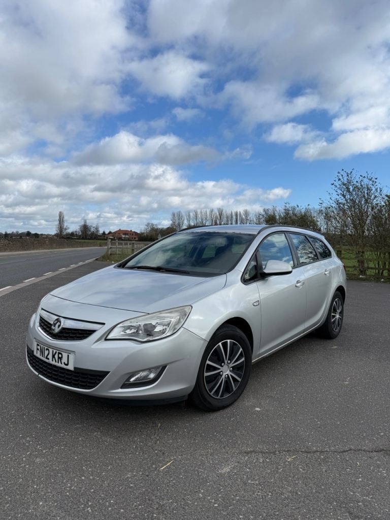 Vauxhall, ASTRA, Estate, 2012, Manual, 1686 (cc), 5 doors