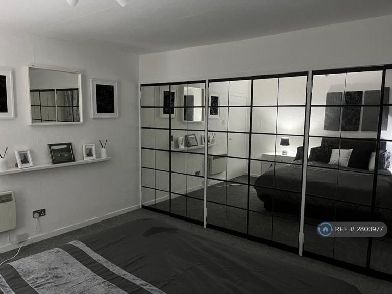 2 bedroom flat in Brierfield Terrace, Aberdeen, AB16 (2 bed) (#2803977)
