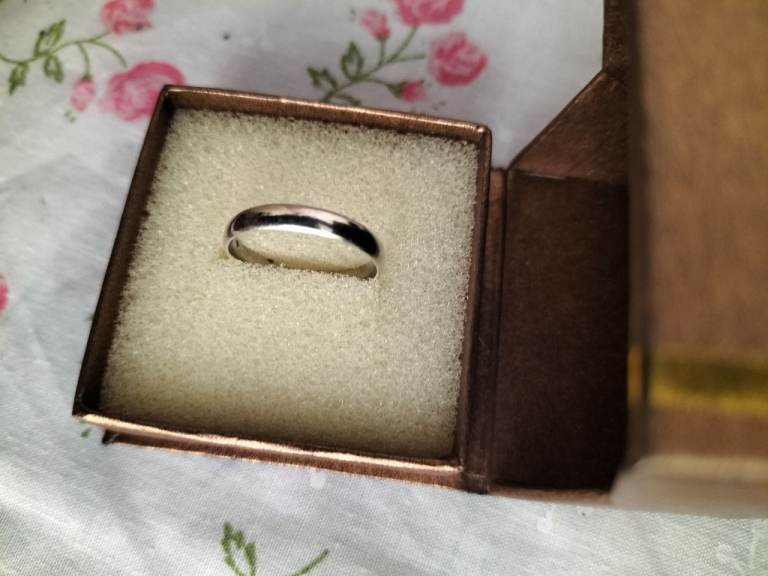 375 white gold wedding band ring size O