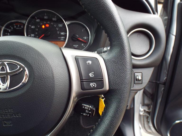  Toyota Yaris 1.33 Dual VVT-i Excel Euro 5 5dr Euro 5 Petrol Manual