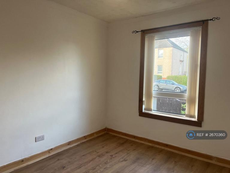 2 bedroom flat in Fulton Street, Glasgow, G13 (2 bed) (#2670360)
