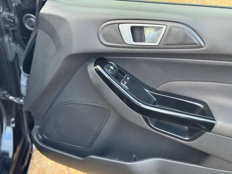 2013 Ford Fiesta 1.6 Zetec 5dr Powershift HATCHBACK PETROL Automatic